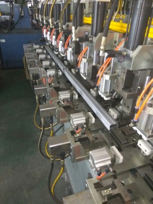 Chế tạo máy dập sản phẩm - Công Ty TNHH Sản Xuất Nhật Lợi